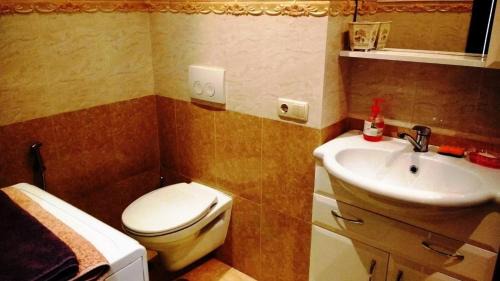 Pechers'kyi District Casa | Комната в двухкомнатной