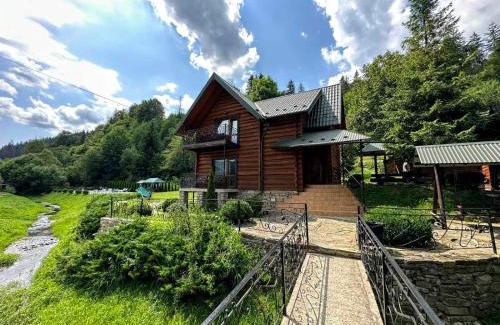Mykulychyn Casa | Комплекс котеджів "Під лісом"