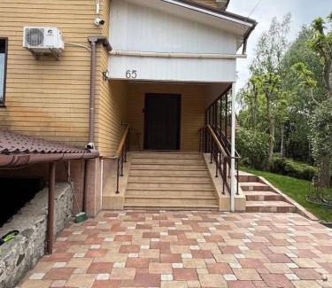 Rzhyshchiv Villa | Комфортний будинок для сімейного відпочинку в Ржищеві