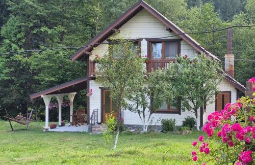 Tatariv Villa | Котедж "Хата край села"