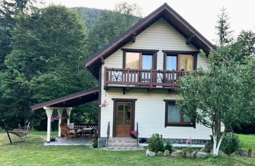 Tatariv Villa | Котедж "Хата край села"