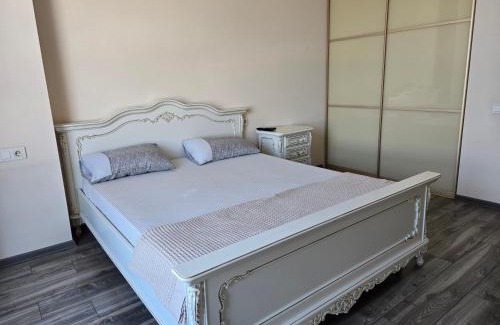 Chisinau Apartamento | красивая квартира на берегу озера.