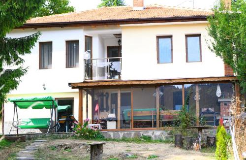 Stoykite Casa | КЪЩА ЗА ГОСТИ “НИЯ”