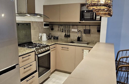 Colegiales Apartamento | Lo MEJOR! Calefacción, zona de trabajo, traslado, Cuna