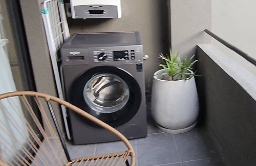 Colegiales Apartamento | Lo MEJOR! Calefacción, zona de trabajo, traslado, Cuna
