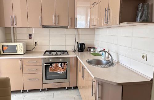 Lutsk Apartamento | Однокімнатна квартира в центрі, на вулиці Набережна,10 з парковкою