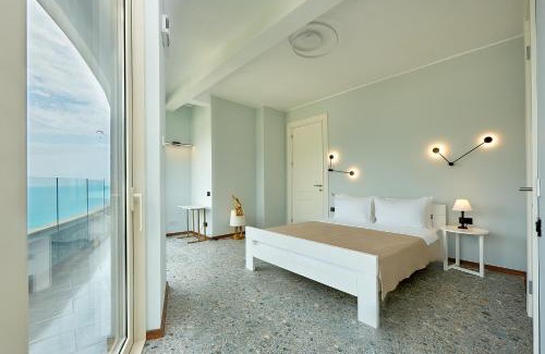 Becici Apartamento | Панорамная квартира на первой линии моря Skyline Resort, Becici, Budva