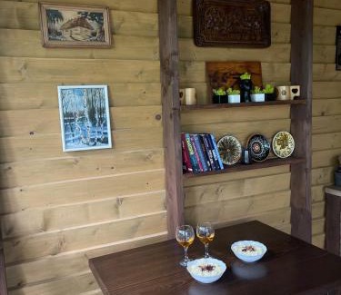 Vyzhnytsya Casa | Перлина Буковини