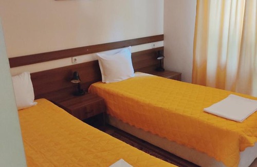 Botevgrad Hotel | Почивна база "Боженишки Урвич"