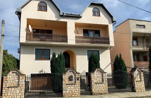 Berehove Casa | Приватний будинок