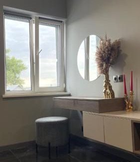 Chernovtsy Apartamento | Просторий світлий сучасний номер N2
