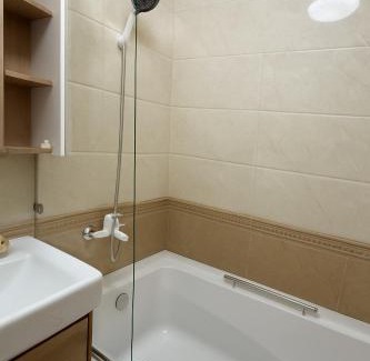 Almaty Apartamento | Просторная и уютная квартира с панорамным витражом с видом на город, Центральный стадион, Театр и другие знаковые места Алматы