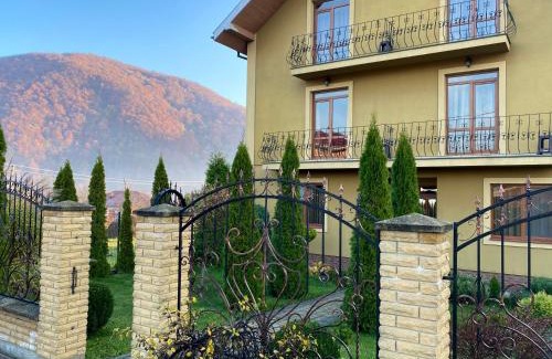 Solochyn Casa | садиба В ГОРАХ у Аліни