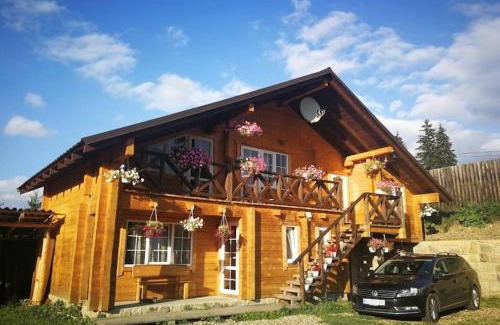 Vorokhta Casa | Садиба Гуцульський Двір