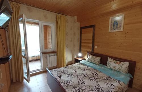 Skhidnytsya Casa | Садиба Леонтія