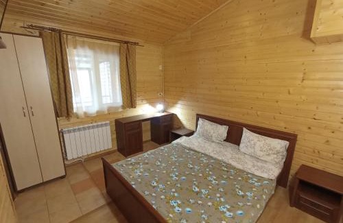 Skhidnytsya Casa | Садиба Леонтія