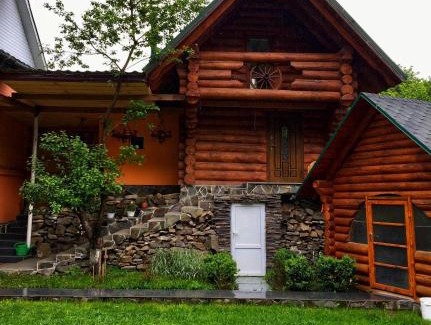 Mizhhirya Casa | Садиба BETWEEN MOUNTAINS