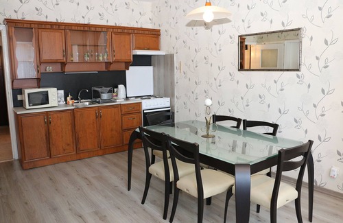g.k. Vazhrazhdane Apartamento | Светъл и топъл апартамент в централната част на града, близо до Рус.университет