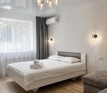 Sukhinovka Apartamento | Світлі апартаменти в самому Центрі біля Корпусного парку - Мережа HELEN