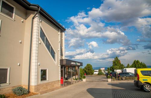 Karlovo Hotel | Семеен Хотел Олимп