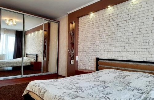Kryvyi Rih Apartamento | Староярмаркова с видом на парк и реку