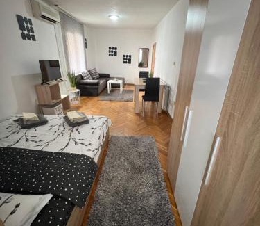 Sandanski Apartamento | Студио Рози апартамент