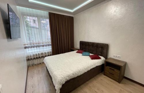 Prospekt Svobody Apartamento | Тиха квартира з балконом в центрі біля Оперного театру!