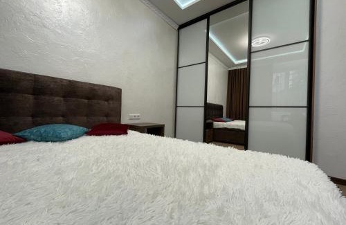Prospekt Svobody Apartamento | Тиха квартира з балконом в центрі біля Оперного театру!