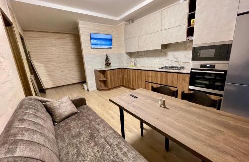Prospekt Svobody Apartamento | Тиха квартира з балконом в центрі біля Оперного театру!