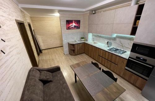 Prospekt Svobody Apartamento | Тиха квартира з балконом в центрі біля Оперного театру!