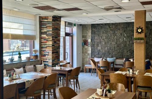 Septemvri Hotel | Хотел Аква Варвара - Минерални басейни и релакс