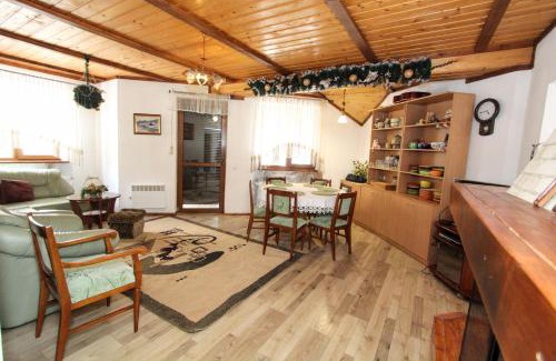 Tatariv Casa | Хуторянка