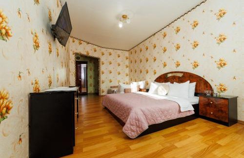 Sukhinovka Apartamento | Яскраві квіти мережа квартир Документи для відряджень Безконтактне заселення 24-7