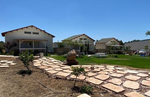 Avnei Eitan Casa | אצלנו בחצר