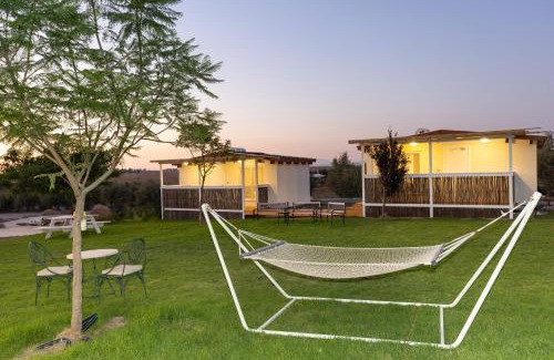 Avnei Eitan Casa | אצלנו בחצר