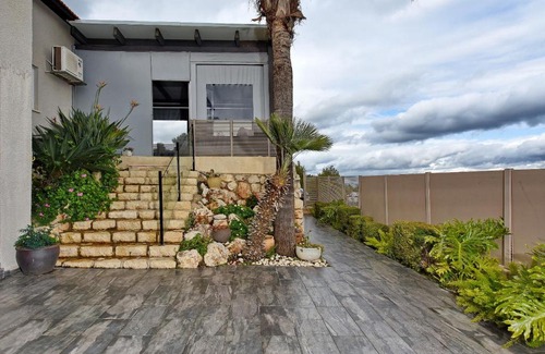 Safed Casa | בקצה היער