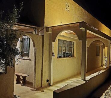Hatseva Casa | בקתה ספרדית עם שכשוכית חמה