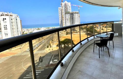 Ashdod Apartamento | דירת נופש יוקרתית עם נוף לים 4 חדרים