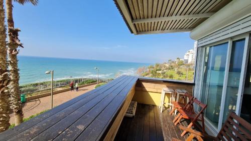 Netanya Apartamento | טרסת העץ המלכותית חוף צאנז עם בריכת זרמים פרטית לציבור החרדי