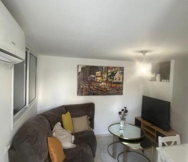 Qiryat Shemona Apartamento | יחידית דיור משופצת עם גינה ומקלט - היחידה בגליל
