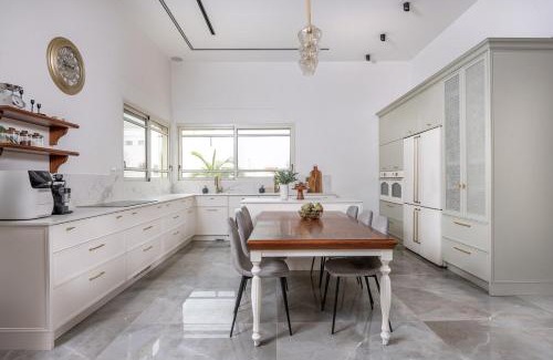 Sderot Apartamento | לה וילא - וילה מדהימה עם בריכה פרטית וג'קוזי