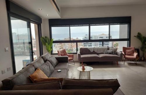 Tiberias Apartamento | פנטאהוז 7 חדרים עם בריכה ונוף מטריף בטבריה קרית שמואל