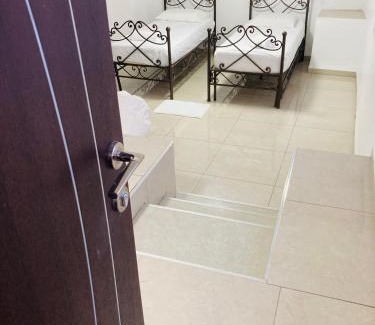 Safed Casa | צימר בצפת, מרווח ושקט, חצר גדולה, מיועד לשומרי שבת, ישנן שתי מיטות רגילות ועוד שתיים מתקפלות, ארבע מיטות סך הכל