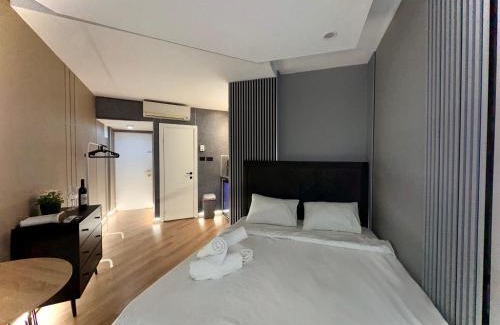 Netanya Apartamento | קו המים-אמבט ספא במרפסת על הים, בית קפה בלובי Waterline studio sea view Spa tub on the balcony