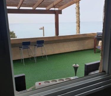 Netanya Apartamento | קסם על הים- דירות נופש עם ג'קוזי פרטי ונוף פרטי לים