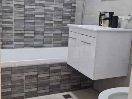 Jerusalem Apartamento | תנובת הארץ רחוב שמגר 14 ג' קומה p-3 הכניסה מרחוב מנחת יצחק 22