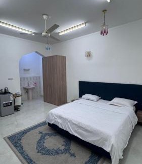 Nizwa Apartamento | الذهب الأزرق للشقق الفندقية فرق