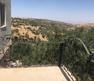 Ajloun Governorate Casa | بيت مستقل مع حديقة فواكه 3 غرف نوم وتكييف ومجلس