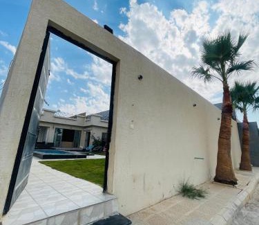 Riyadh Chalet De Esquí | شالية راقي بمسبح وجلسات خارجية