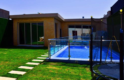 Riyadh Chalet De Esquí | شاليه بمسبح وجلسة خارجية